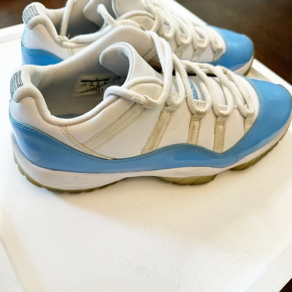 Deadstock Air Jordan 11 Retro Low Og UNC 2017 Size 11 528895 106 University Blue